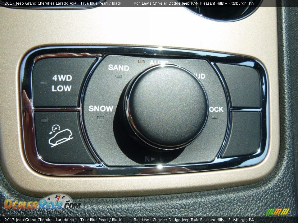 2017 Jeep Grand Cherokee Laredo 4x4 True Blue Pearl / Black Photo #18