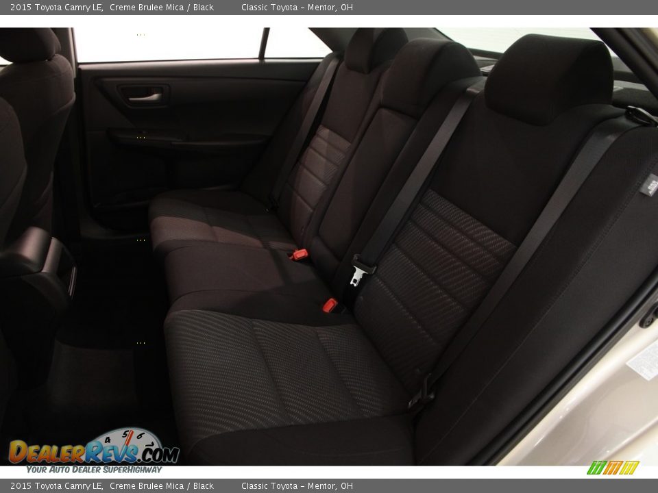 2015 Toyota Camry LE Creme Brulee Mica / Black Photo #16