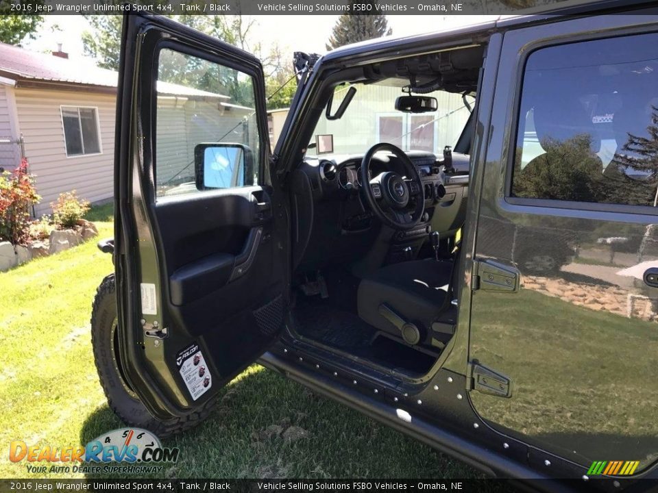 2016 Jeep Wrangler Unlimited Sport 4x4 Tank / Black Photo #7