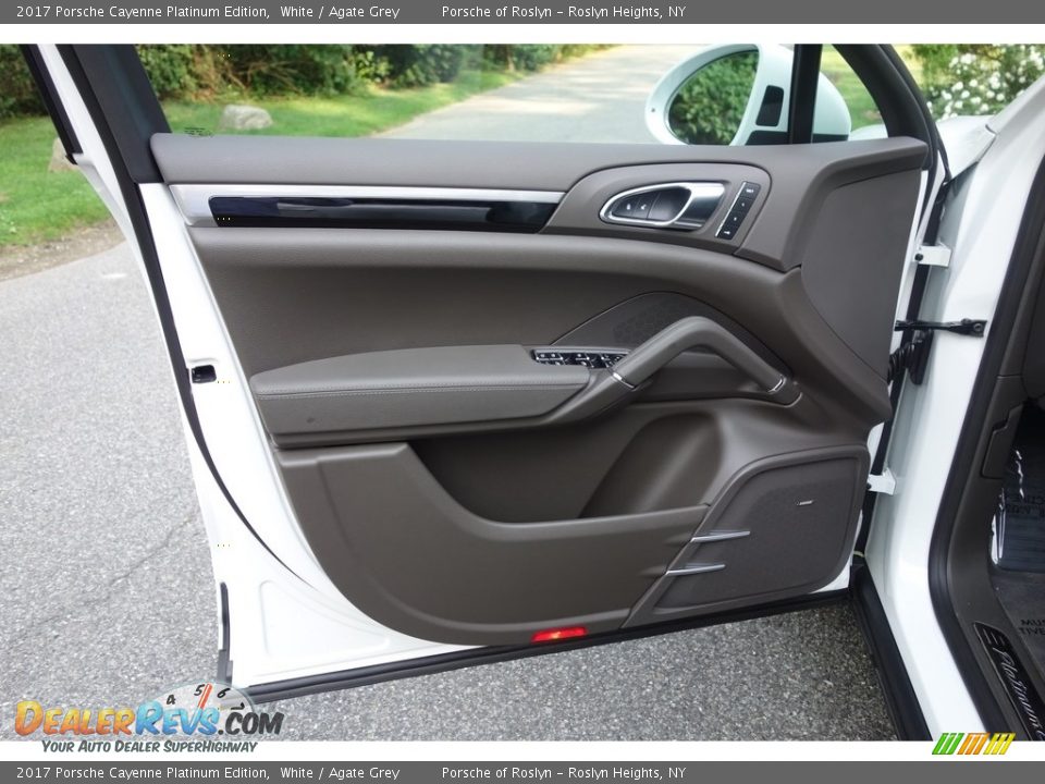 Door Panel of 2017 Porsche Cayenne Platinum Edition Photo #11