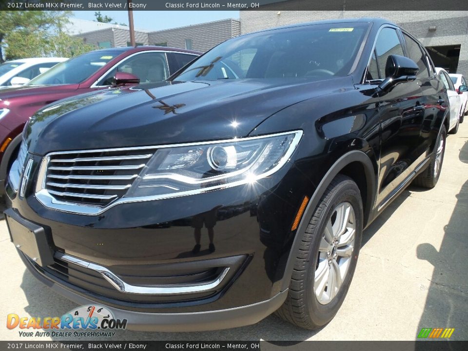 Front 3/4 View of 2017 Lincoln MKX Premier Photo #1