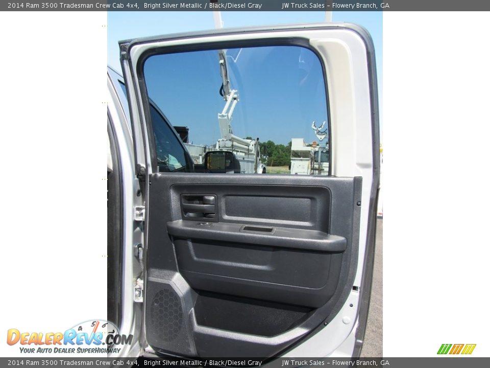 2014 Ram 3500 Tradesman Crew Cab 4x4 Bright Silver Metallic / Black/Diesel Gray Photo #32