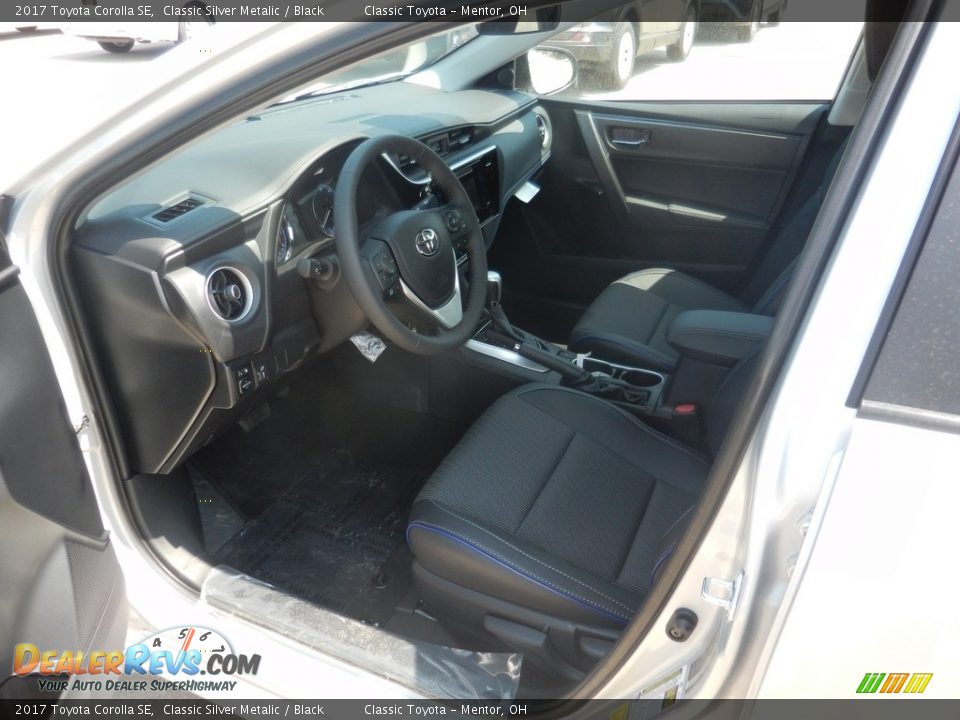 2017 Toyota Corolla SE Classic Silver Metalic / Black Photo #2