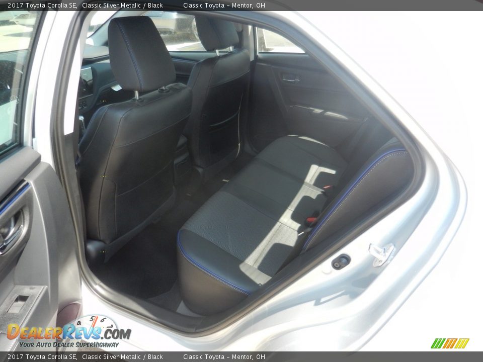 2017 Toyota Corolla SE Classic Silver Metalic / Black Photo #4