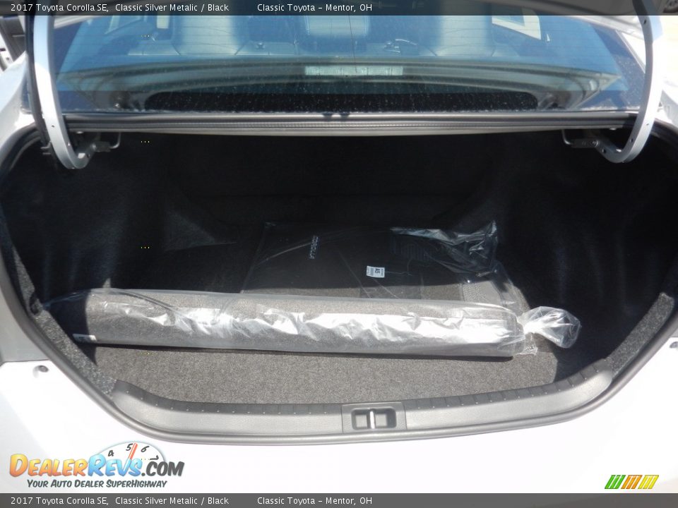 2017 Toyota Corolla SE Classic Silver Metalic / Black Photo #5