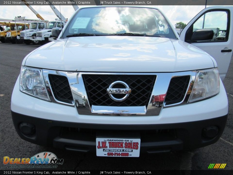 2012 Nissan Frontier S King Cab Avalanche White / Graphite Photo #28