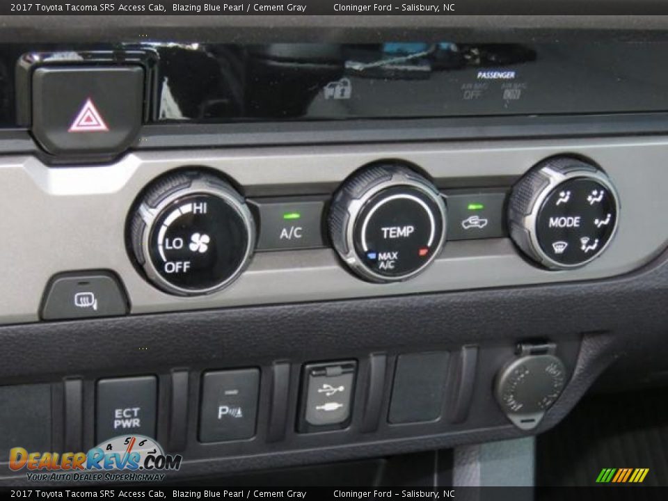 Controls of 2017 Toyota Tacoma SR5 Access Cab Photo #17