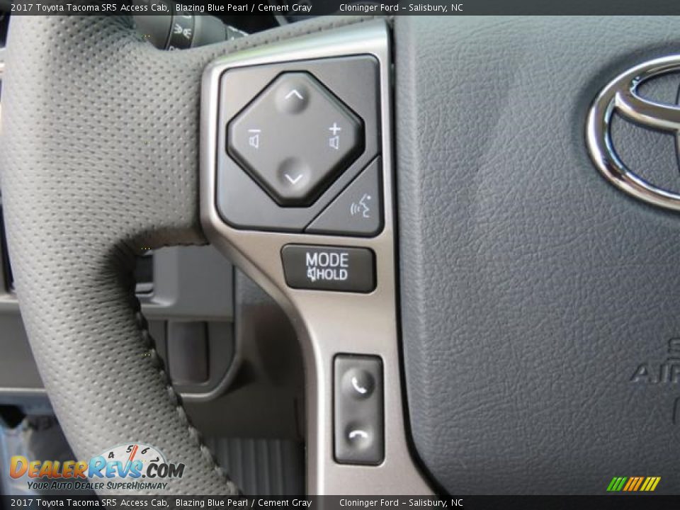 Controls of 2017 Toyota Tacoma SR5 Access Cab Photo #19