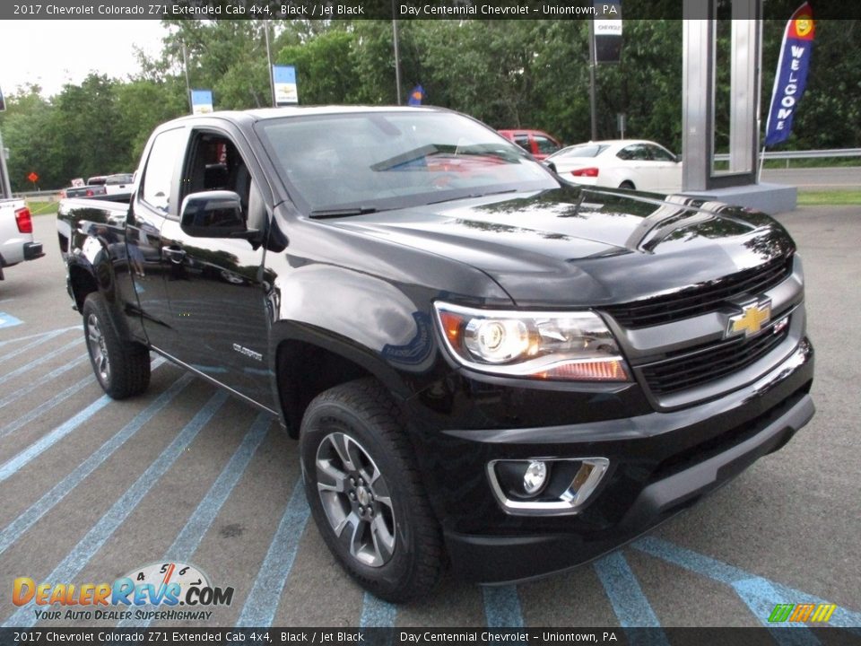 Front 3/4 View of 2017 Chevrolet Colorado Z71 Extended Cab 4x4 Photo #8
