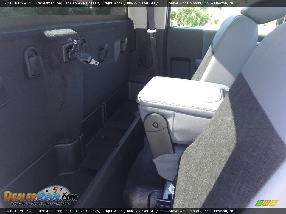 2017 Ram 4500 Tradesman Regular Cab 4x4 Chassis Bright White / Black/Diesel Gray Photo #22