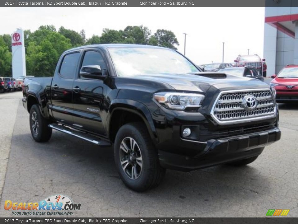 Front 3/4 View of 2017 Toyota Tacoma TRD Sport Double Cab Photo #1