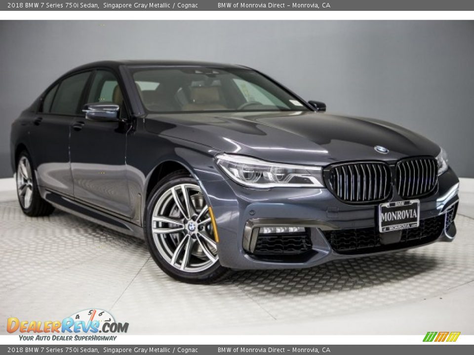 Front 3/4 View of 2018 BMW 7 Series 750i Sedan Photo #12