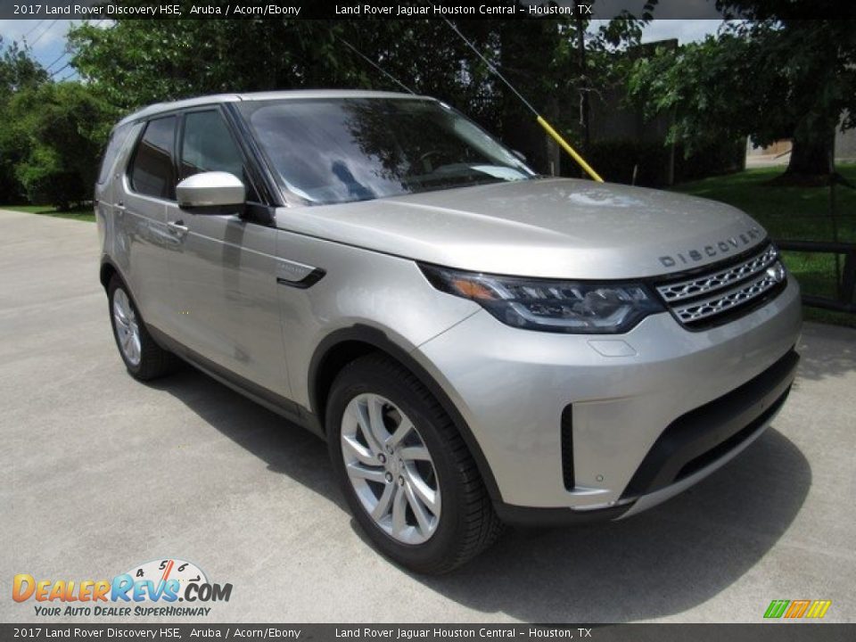 Front 3/4 View of 2017 Land Rover Discovery HSE Photo #2