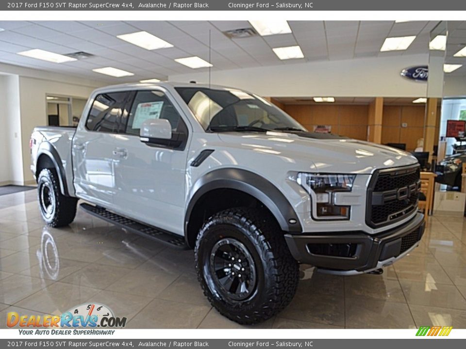 Front 3/4 View of 2017 Ford F150 SVT Raptor SuperCrew 4x4 Photo #1