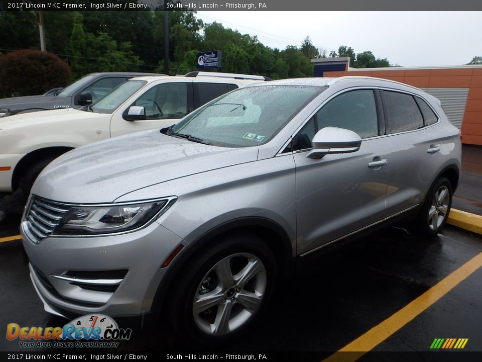 Front 3/4 View of 2017 Lincoln MKC Premier Photo #1