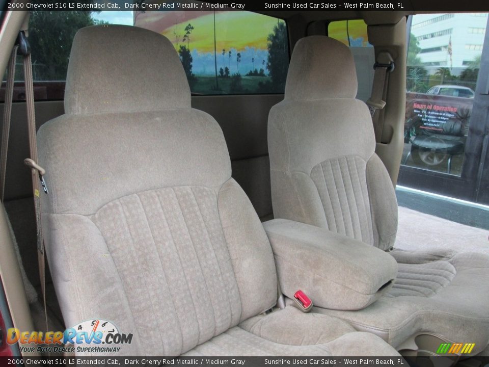 2000 Chevrolet S10 LS Extended Cab Dark Cherry Red Metallic / Medium Gray Photo #15