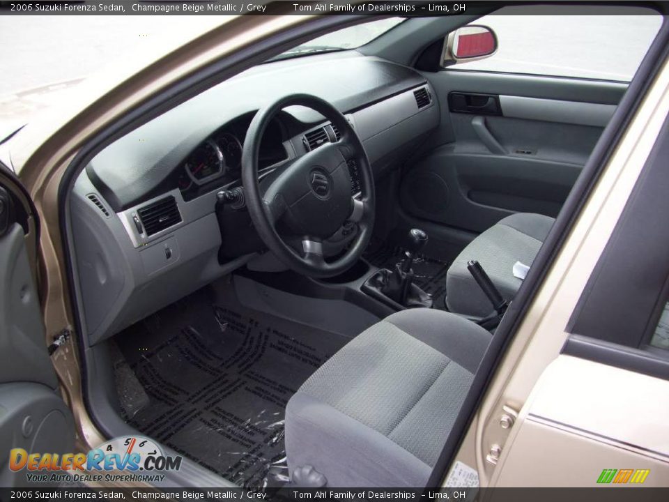 2006 Suzuki Forenza Sedan Champagne Beige Metallic / Grey Photo #9