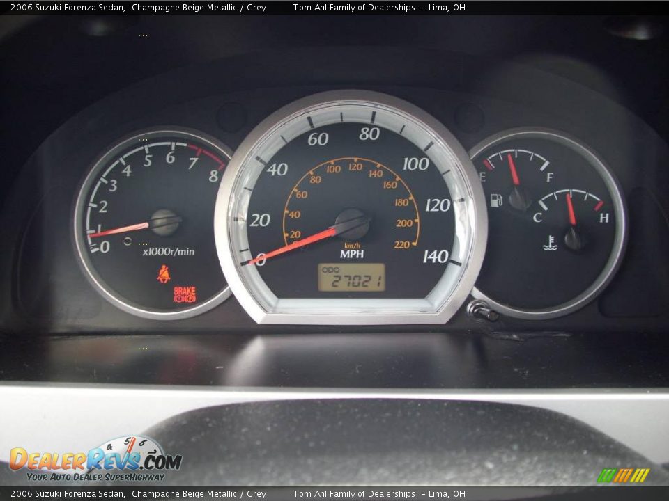 2006 Suzuki Forenza Sedan Champagne Beige Metallic / Grey Photo #10