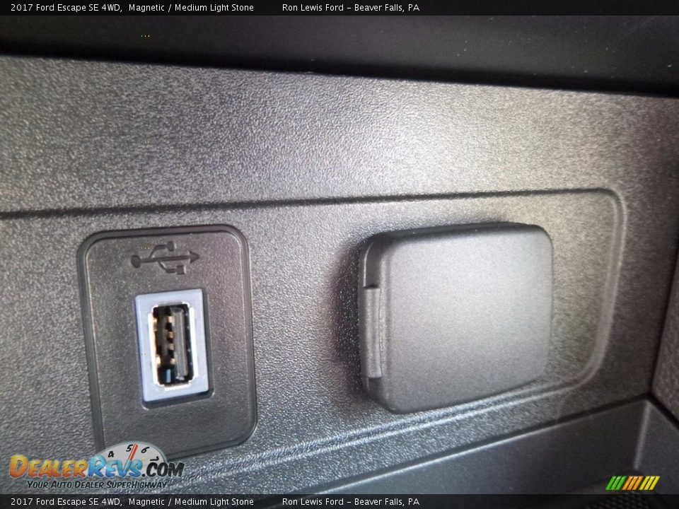 2017 Ford Escape SE 4WD Magnetic / Medium Light Stone Photo #18