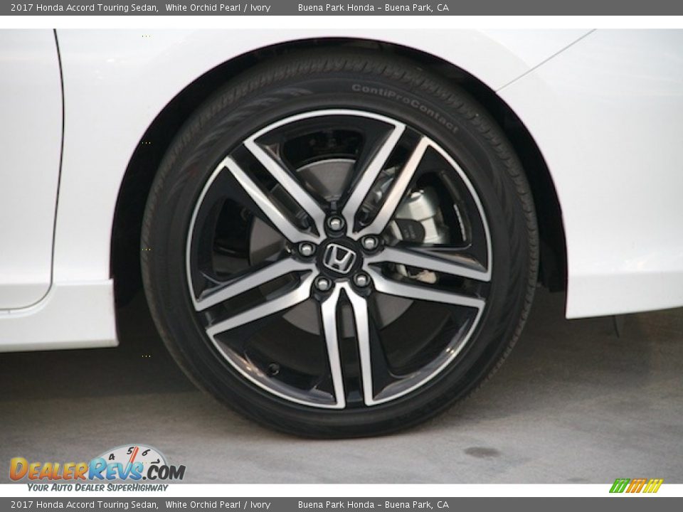 2017 Honda Accord Touring Sedan White Orchid Pearl / Ivory Photo #5