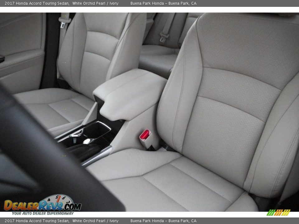 2017 Honda Accord Touring Sedan White Orchid Pearl / Ivory Photo #11