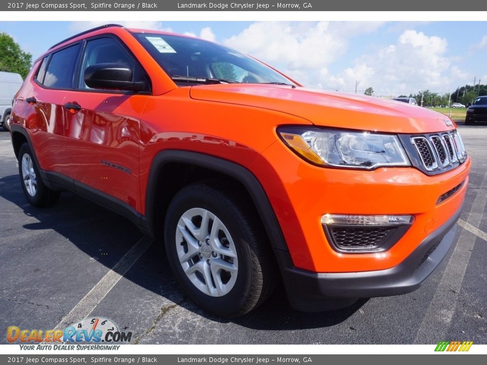 Front 3/4 View of 2017 Jeep Compass Sport Photo #4