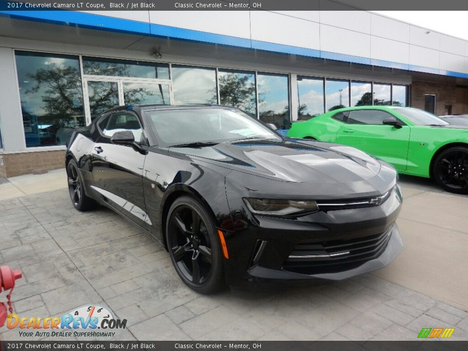 Front 3/4 View of 2017 Chevrolet Camaro LT Coupe Photo #3