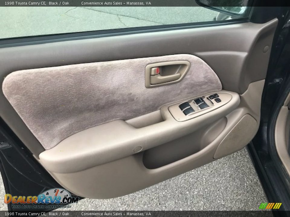 1998 Toyota Camry CE Black / Oak Photo #12