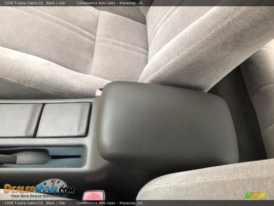 1998 Toyota Camry CE Black / Oak Photo #15