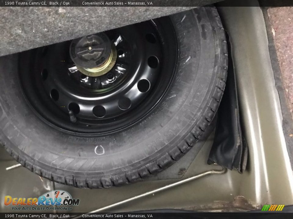 1998 Toyota Camry CE Black / Oak Photo #21
