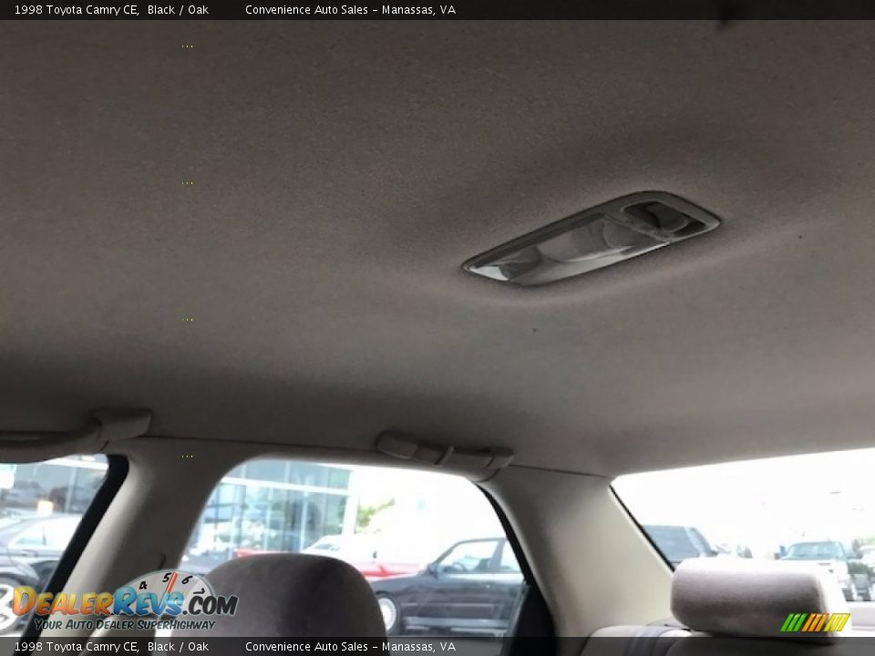 1998 Toyota Camry CE Black / Oak Photo #24
