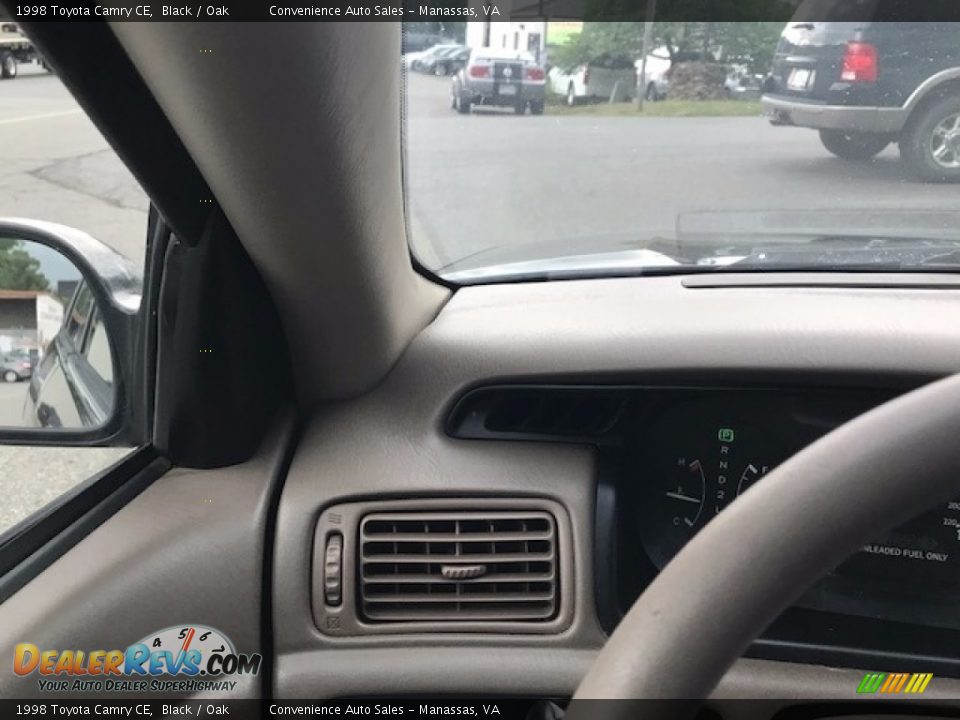 1998 Toyota Camry CE Black / Oak Photo #26