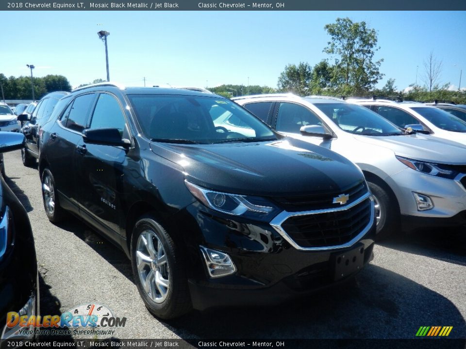 Front 3/4 View of 2018 Chevrolet Equinox LT Photo #3