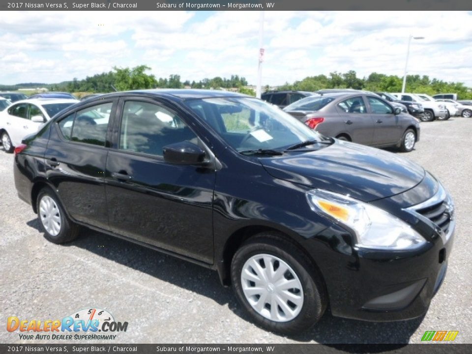 2017 Nissan Versa S Super Black / Charcoal Photo #1