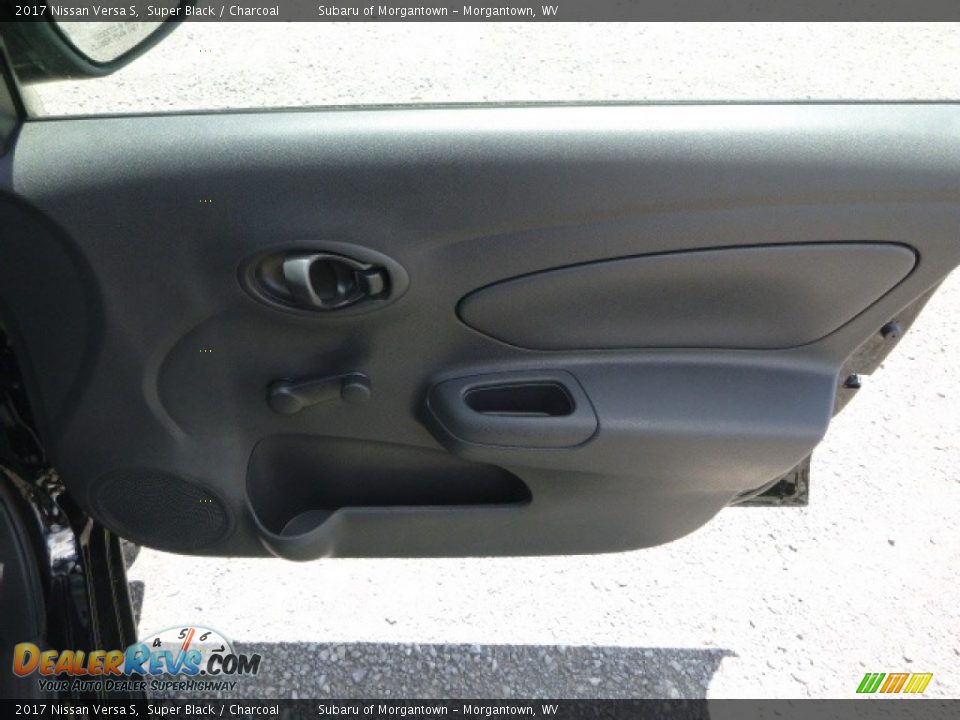 2017 Nissan Versa S Super Black / Charcoal Photo #11