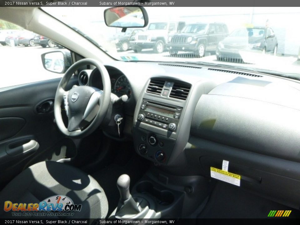 2017 Nissan Versa S Super Black / Charcoal Photo #13