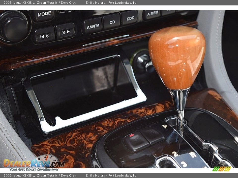 2005 Jaguar XJ XJ8 L Zircon Metallic / Dove Grey Photo #43