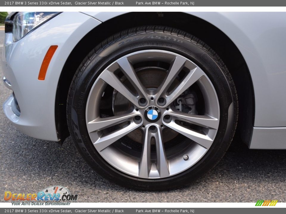 2017 BMW 3 Series 330i xDrive Sedan Glacier Silver Metallic / Black Photo #32