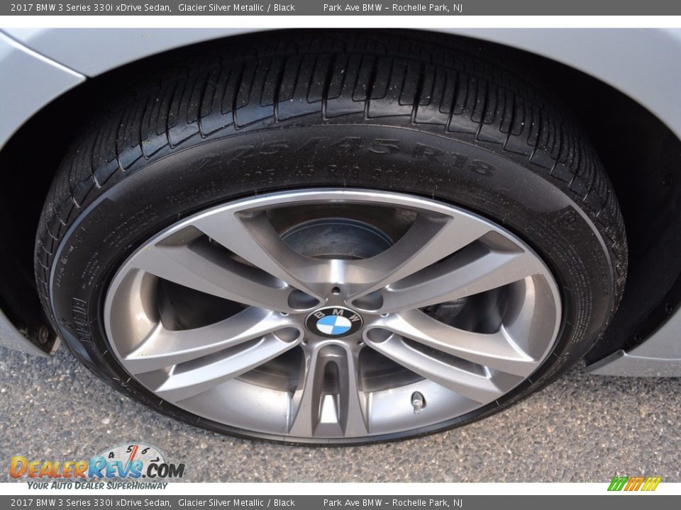 2017 BMW 3 Series 330i xDrive Sedan Glacier Silver Metallic / Black Photo #33