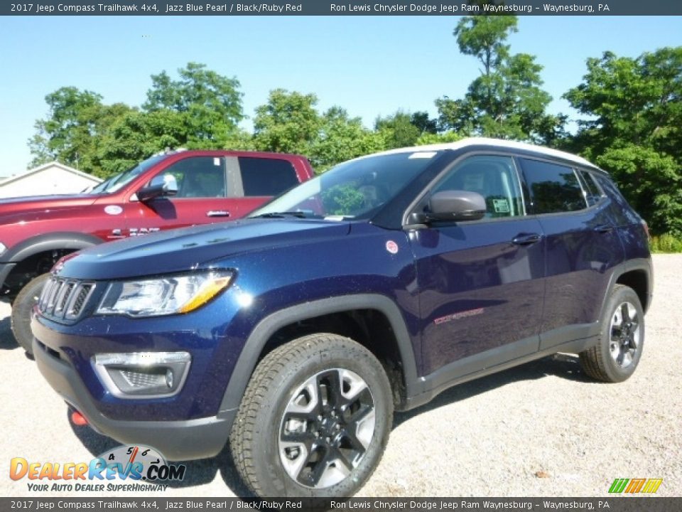 Front 3/4 View of 2017 Jeep Compass Trailhawk 4x4 Photo #1