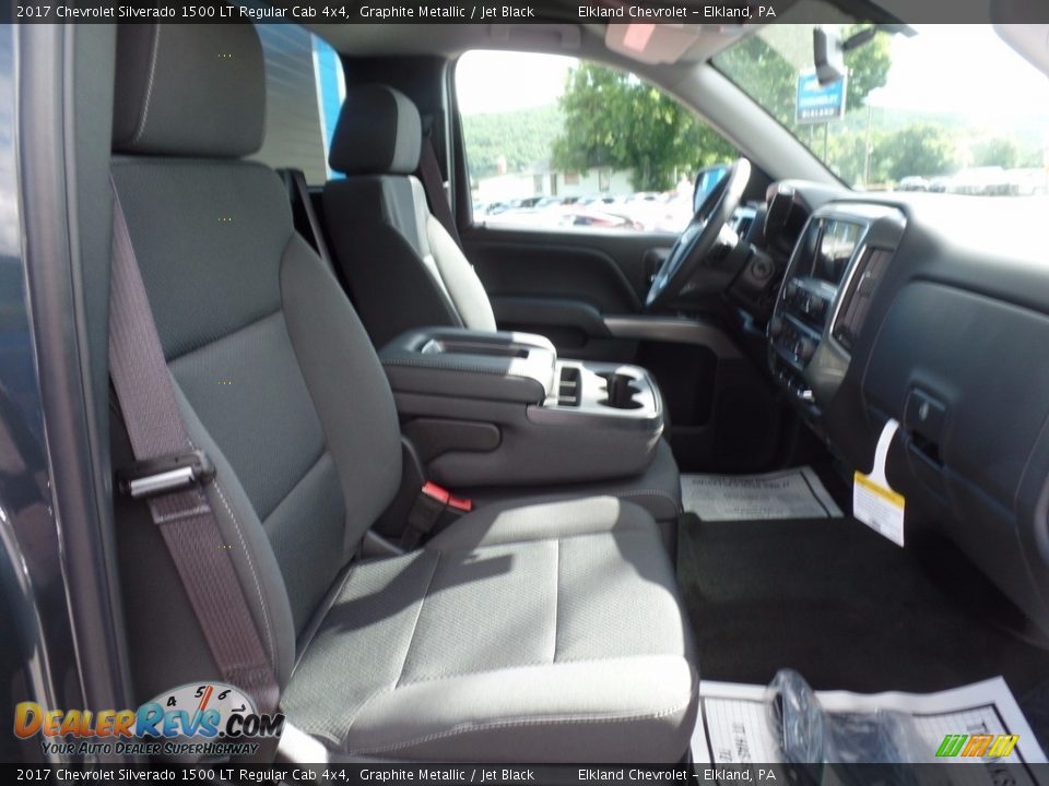 2017 Chevrolet Silverado 1500 LT Regular Cab 4x4 Graphite Metallic / Jet Black Photo #12