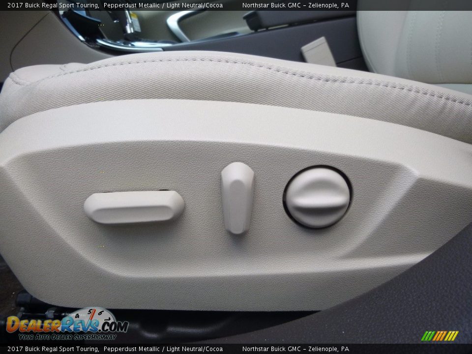 2017 Buick Regal Sport Touring Pepperdust Metallic / Light Neutral/Cocoa Photo #15