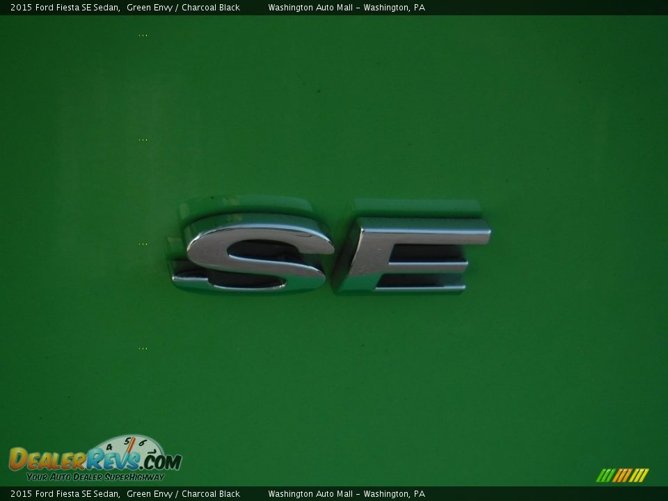 2015 Ford Fiesta SE Sedan Green Envy / Charcoal Black Photo #8