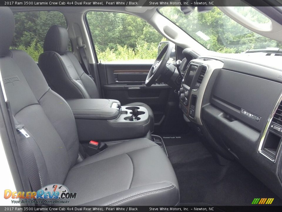 2017 Ram 3500 Laramie Crew Cab 4x4 Dual Rear Wheel Pearl White / Black Photo #16