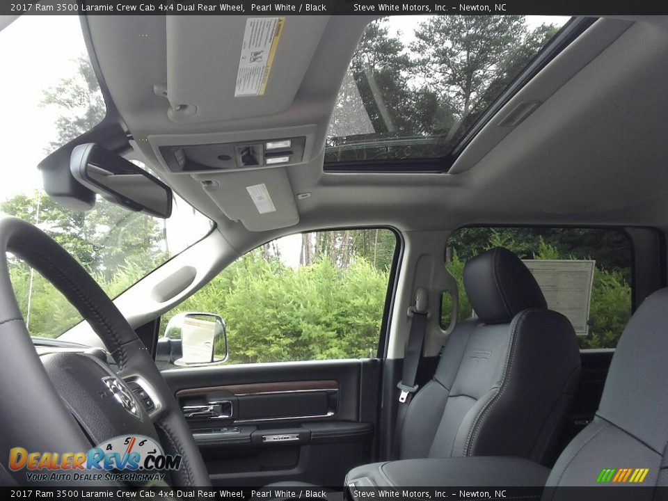 2017 Ram 3500 Laramie Crew Cab 4x4 Dual Rear Wheel Pearl White / Black Photo #17