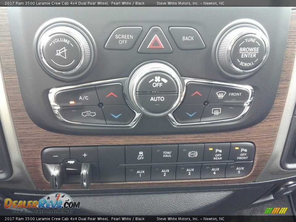 2017 Ram 3500 Laramie Crew Cab 4x4 Dual Rear Wheel Pearl White / Black Photo #30