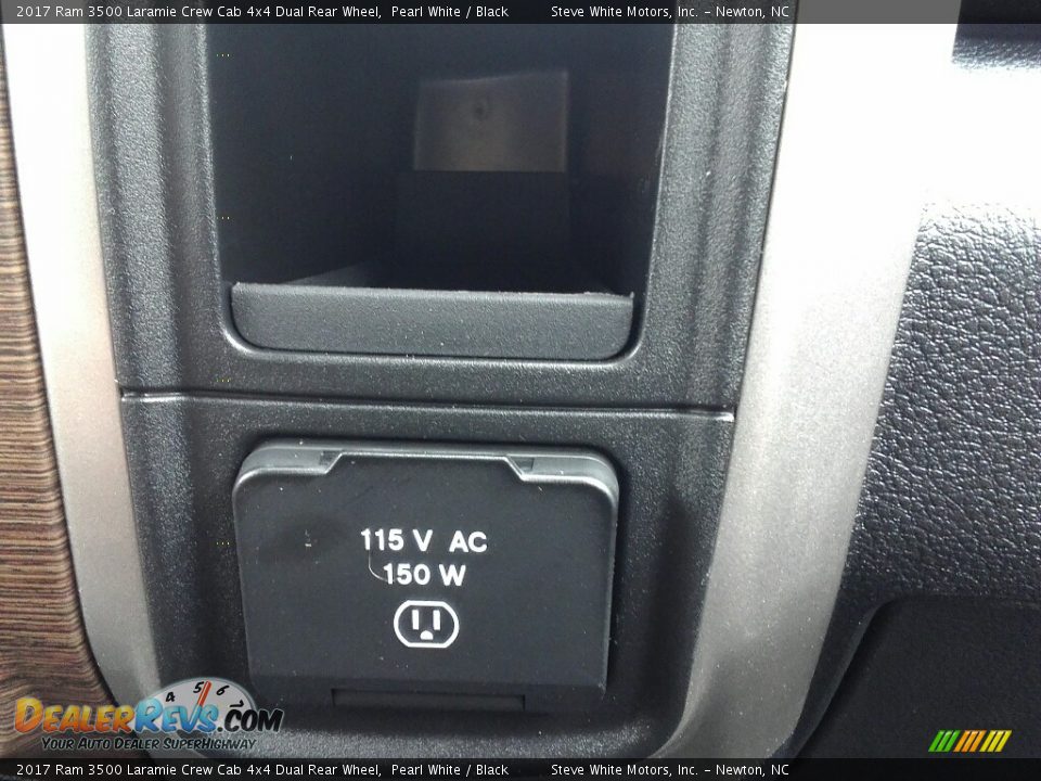 2017 Ram 3500 Laramie Crew Cab 4x4 Dual Rear Wheel Pearl White / Black Photo #31