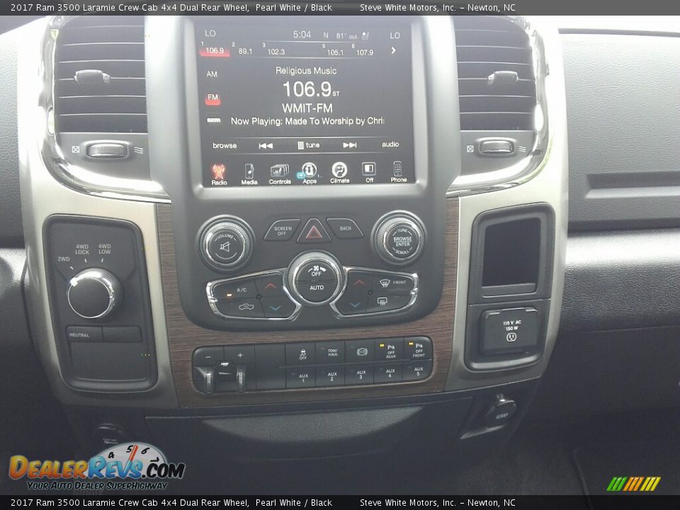 2017 Ram 3500 Laramie Crew Cab 4x4 Dual Rear Wheel Pearl White / Black Photo #32