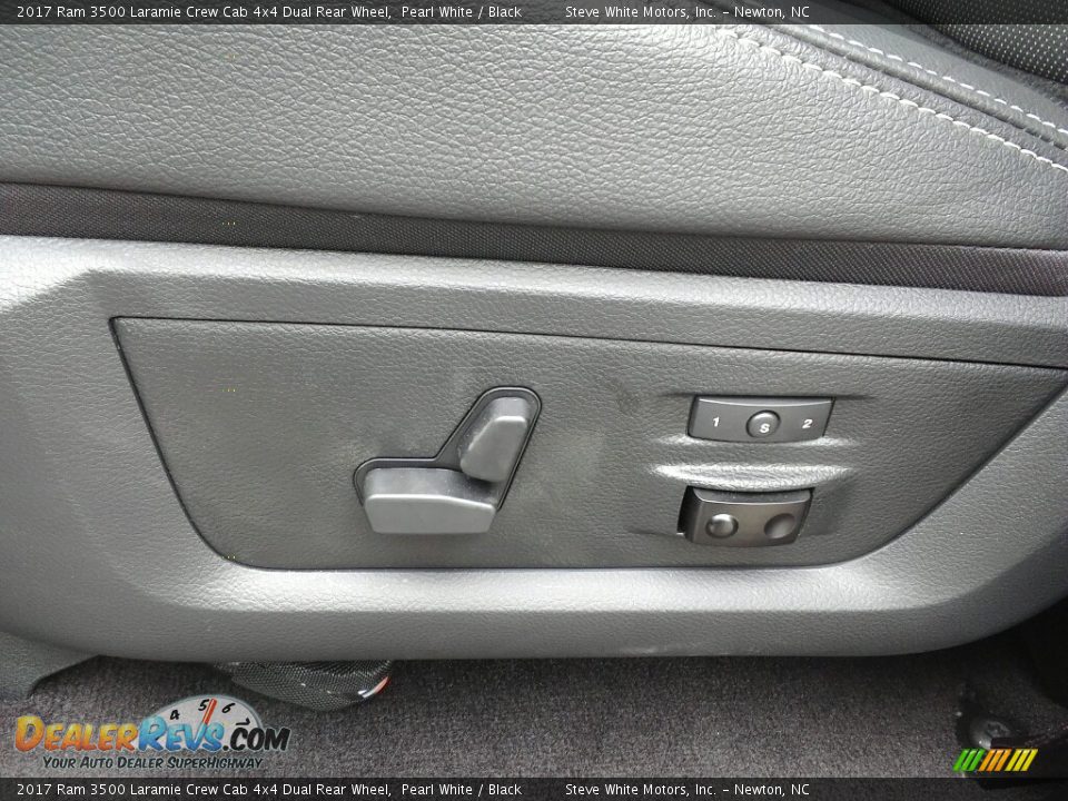 2017 Ram 3500 Laramie Crew Cab 4x4 Dual Rear Wheel Pearl White / Black Photo #34