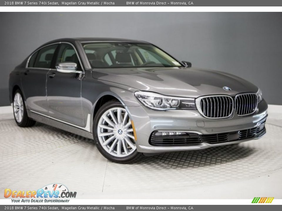 Front 3/4 View of 2018 BMW 7 Series 740i Sedan Photo #12